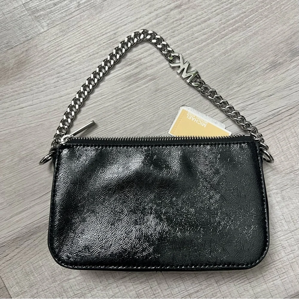 NEW MICHAEL KORS Patent. Pochette Black Logo Chain Bag
